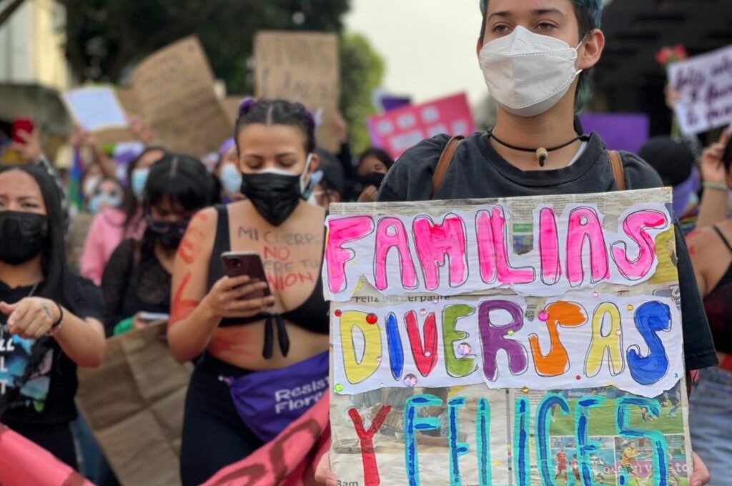El Congreso de Guatemala aprobó una ley restringe derechos de las personas diversas y las mujeres.